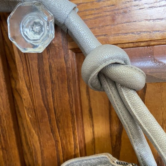 Vintage STUART WEITZMAN * Gray & SILVER Satchel PURSE + logo DUSTBAG * pockets - Picture 5 of 16